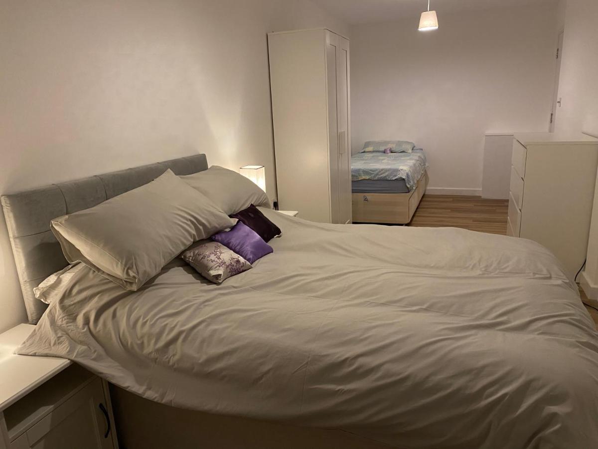 Adorable One-Bedroom Flat With Patio Garden. Southwick  ภายนอก รูปภาพ