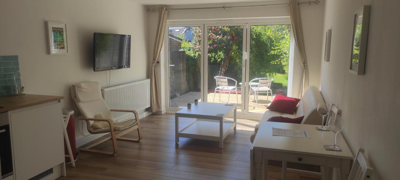 Adorable One-Bedroom Flat With Patio Garden. Southwick  ภายนอก รูปภาพ